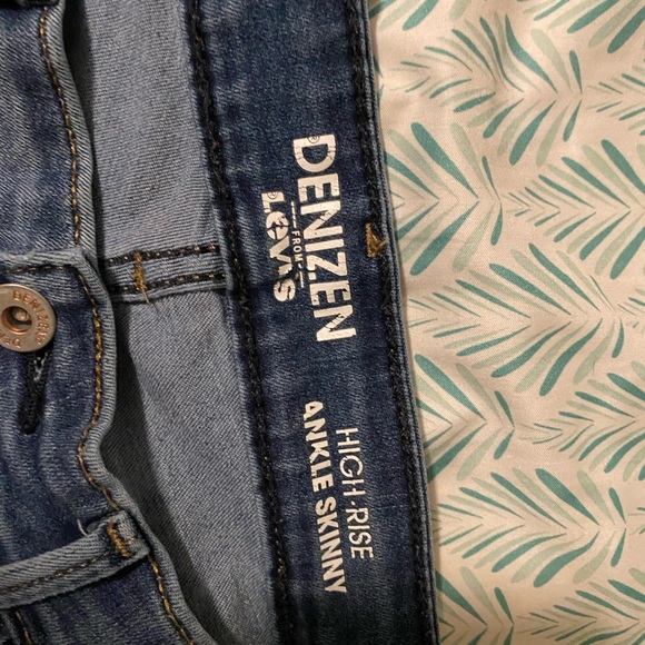 Levi's Denizen High-Rise Ankle Skinny Jeans - Picture 3 of 5